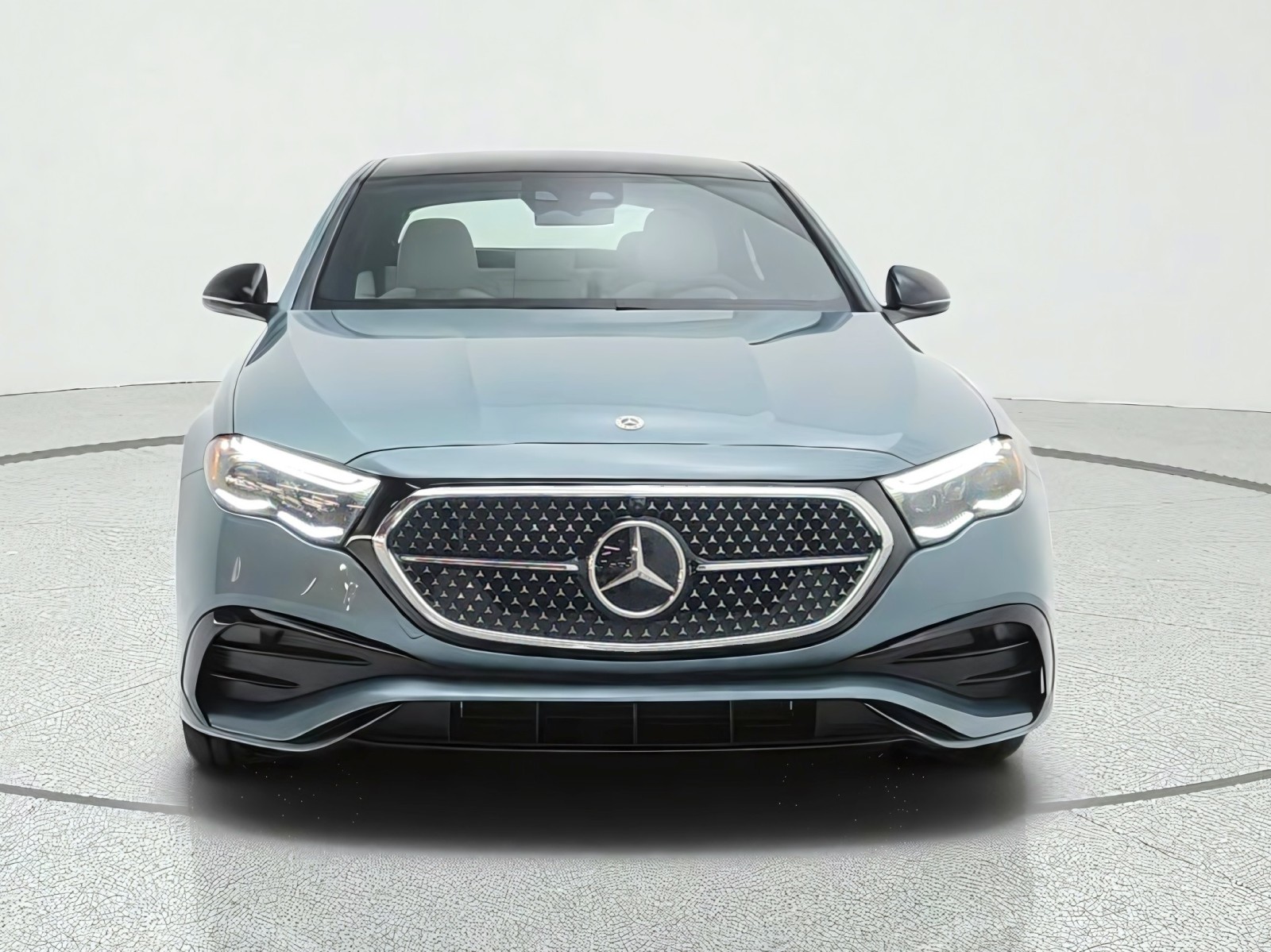 New 2027 Verde Silver Metallic Mercedes-Benz E 450 4MATIC® Sedan image 2