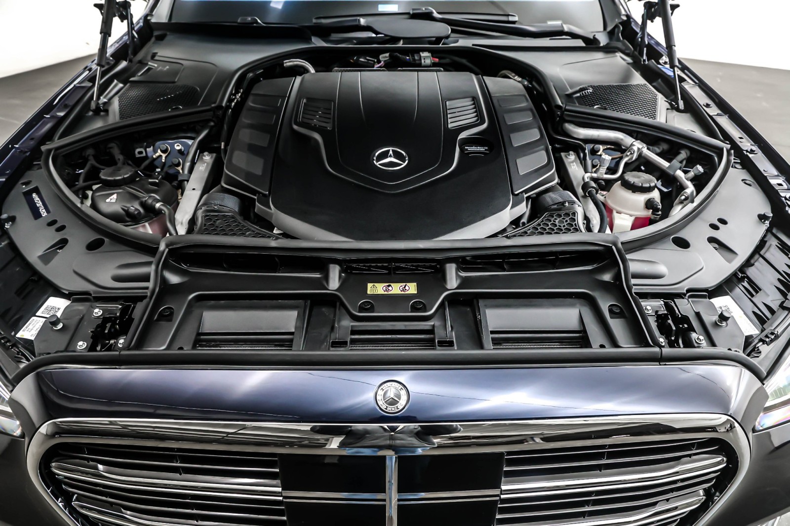 New 2026 Nautical Blue Metallic Mercedes-Benz S 580 image 11