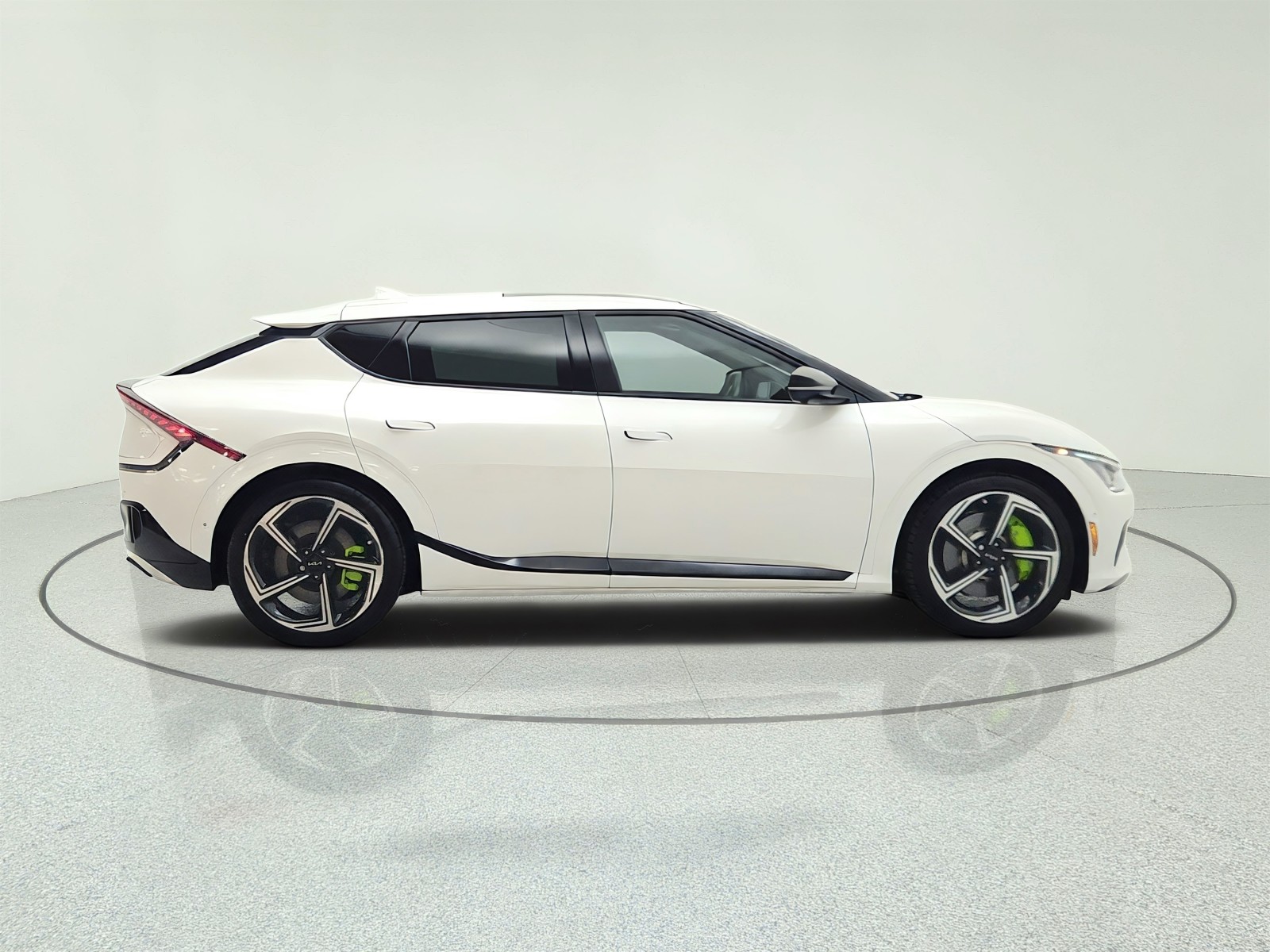 Used 2023 Snow White Pearl Kia GT image 4
