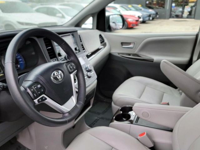 2015 Toyota Sienna 5dr 8-Pass Van XLE FWD (Natl) 9