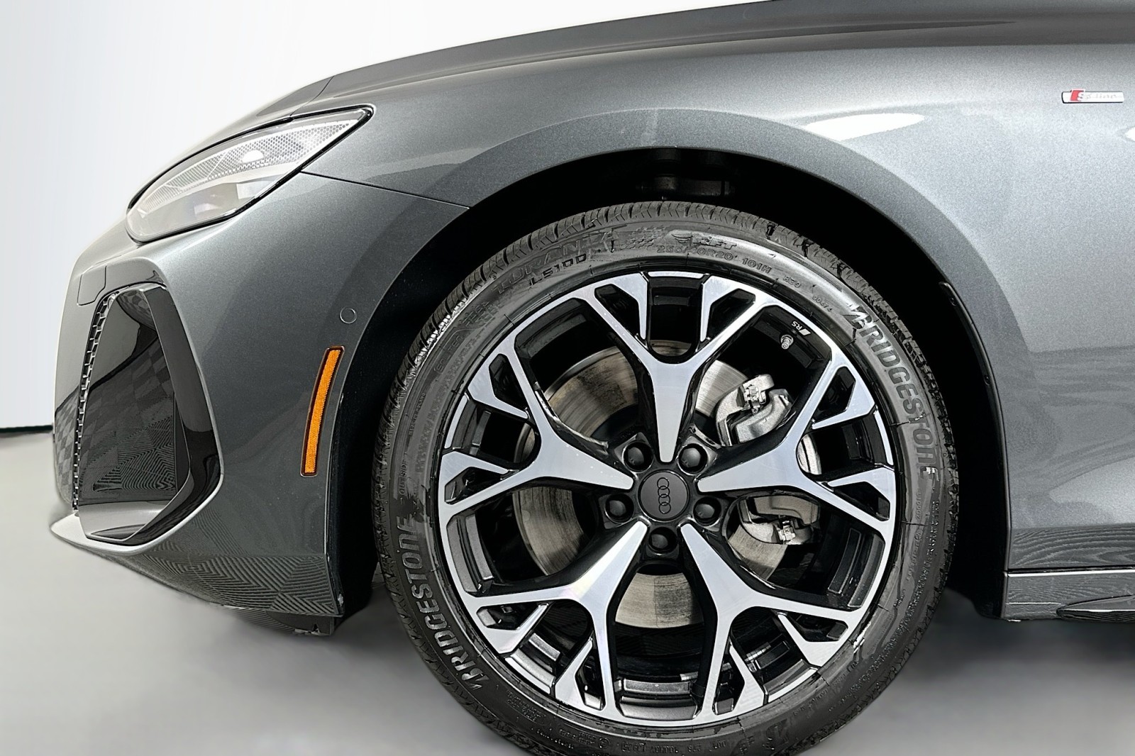 New 2026 Daytona Gray Pearl Effect Audi Premium Plus image 11