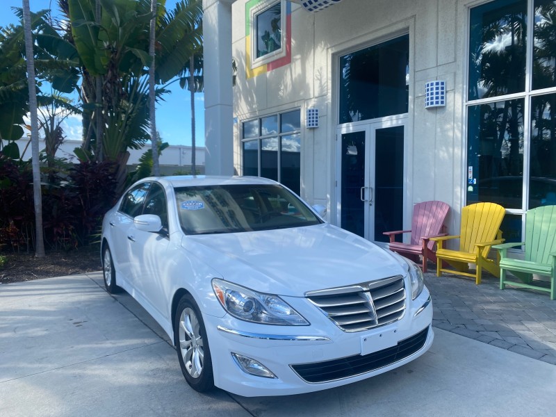 2013 Hyundai Genesis 3.8L LOW MILES 33,576 in , 