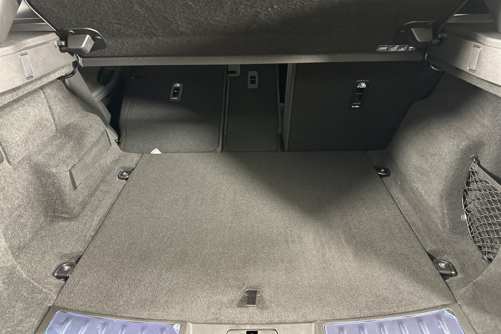 Used 2024 Fuji White Land Rover Dynamic SE AWD image 14