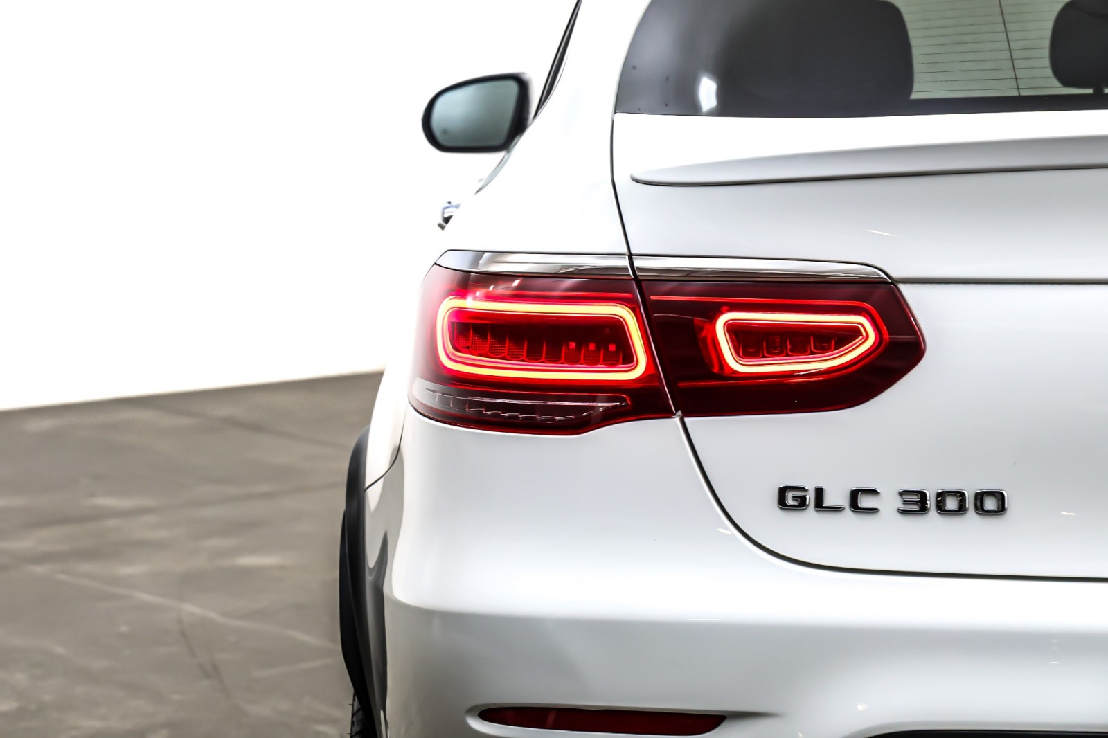 Used 2022 Polar White Mercedes-Benz GLC 300 4MATIC® Coupe image 16