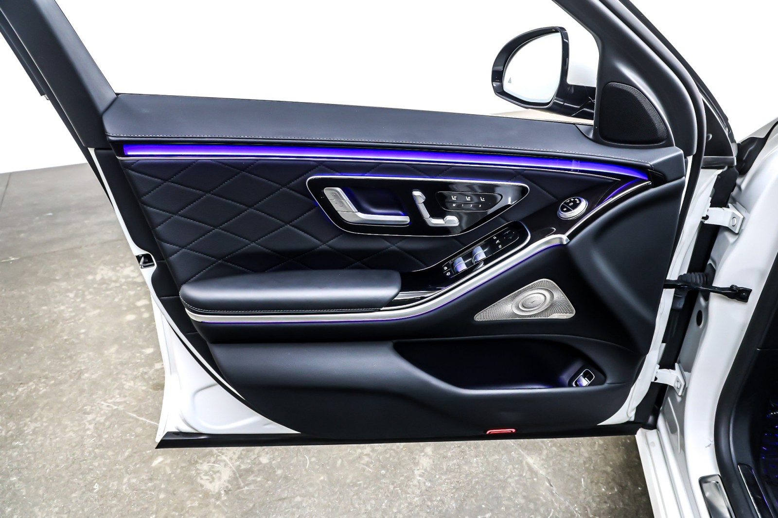 Certified Used 2022 MANUFAKTUR Diamond White Mercedes-Benz S 580 4MATIC® Sedan image 23