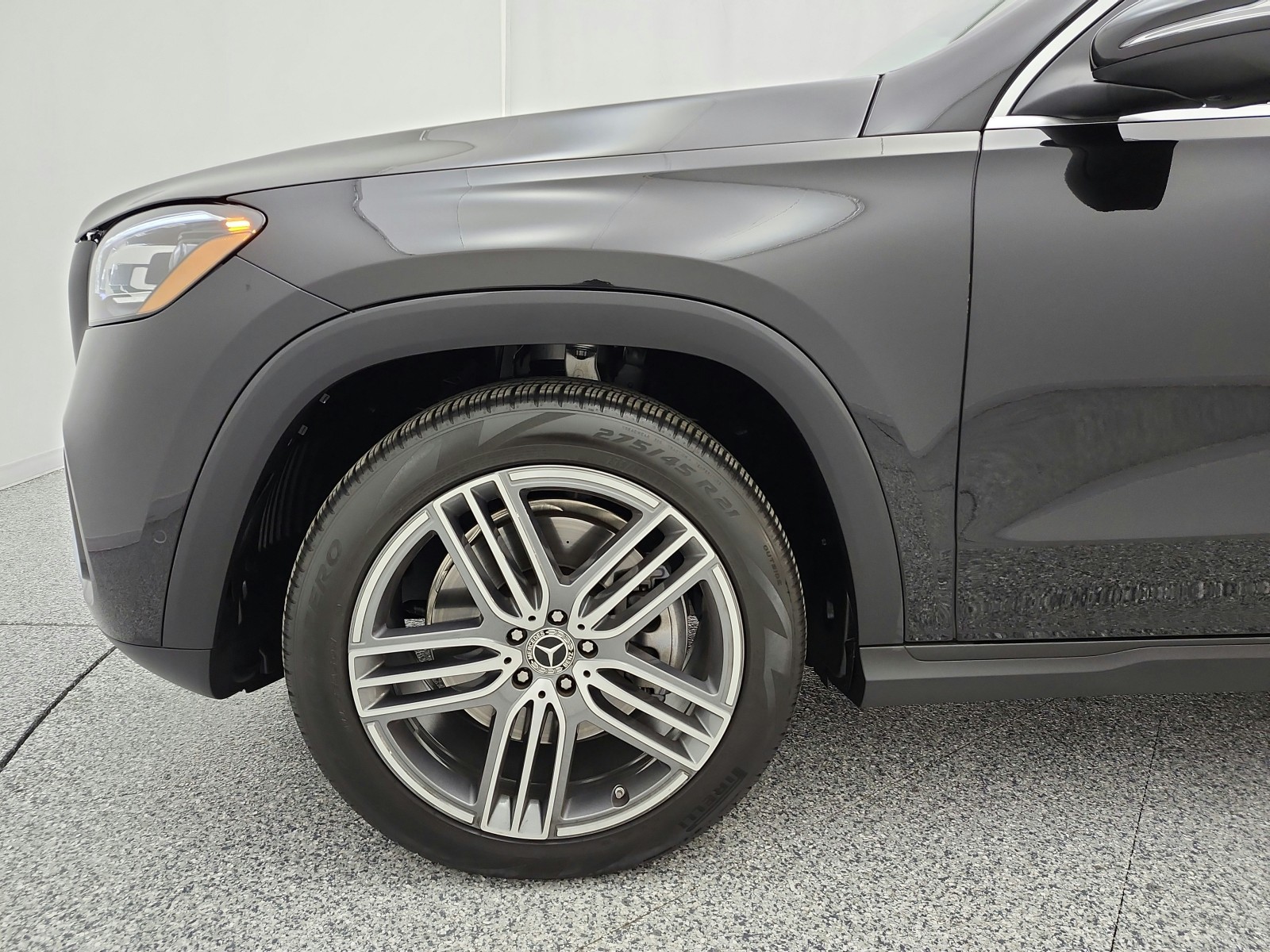 Certified Used 2026 Obsidian Black Metallic Mercedes-Benz GLS 450 4MATIC® SUV image 17
