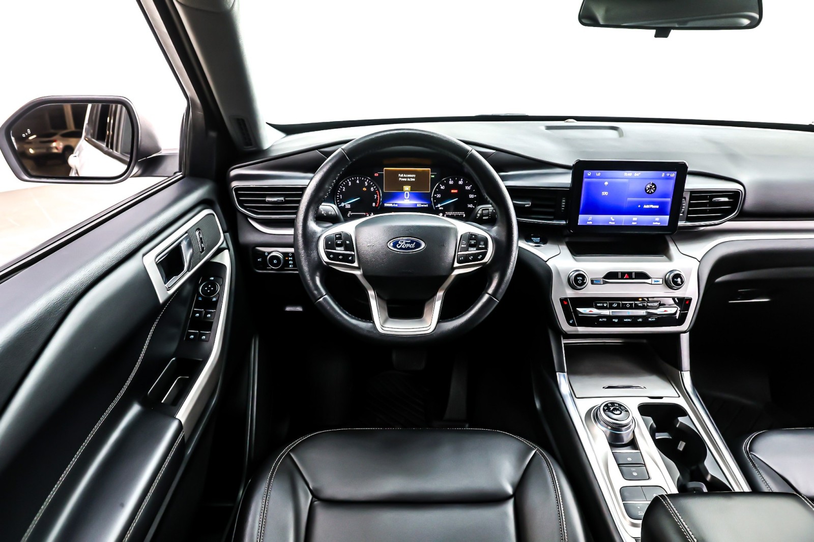 Used 2023 Oxford White Ford XLT RWD image 5