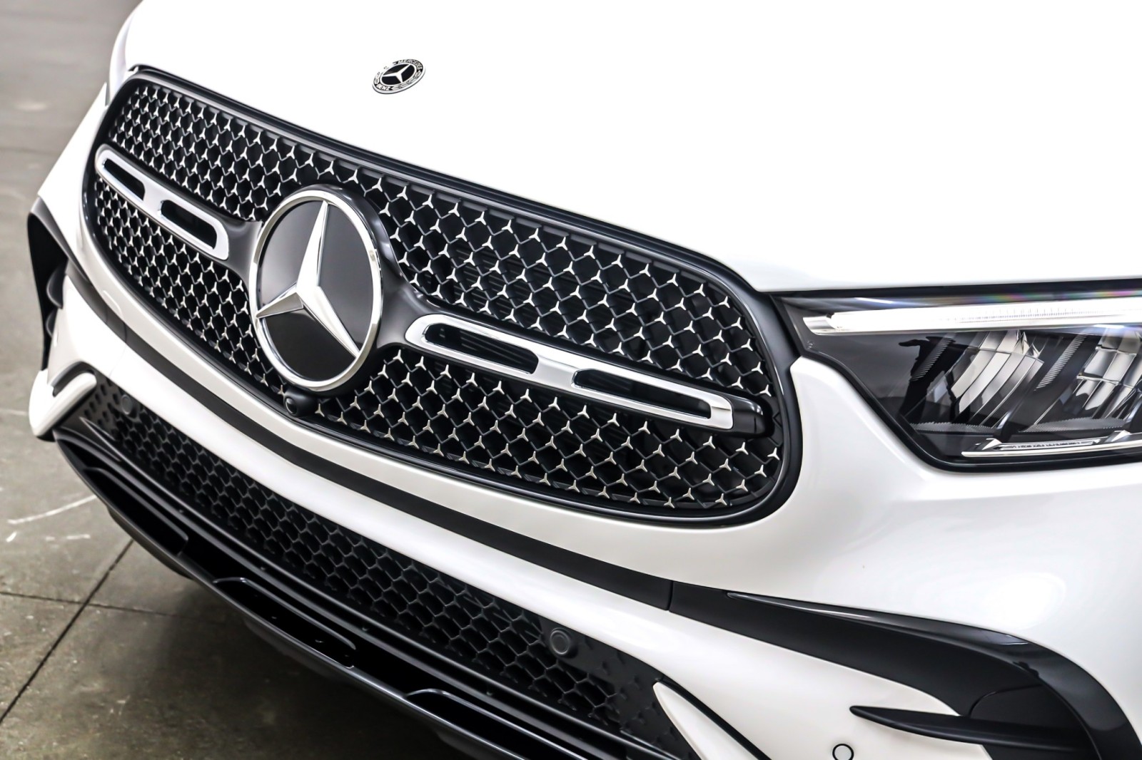 New 2026 Polar White Mercedes-Benz GLC 300 SUV image 13