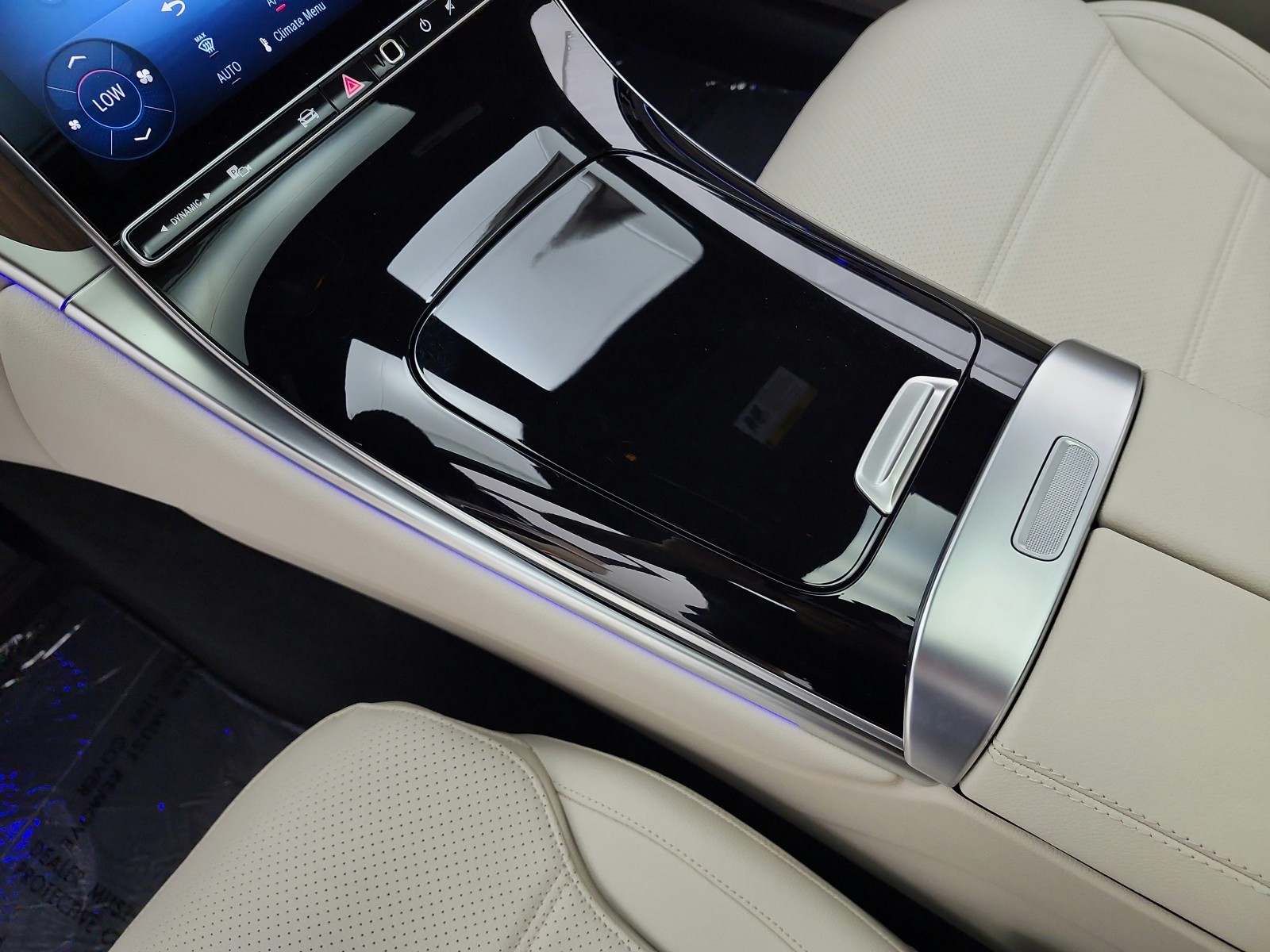 New 2027 Verde Silver Metallic Mercedes-Benz GLC 300 SUV image 9