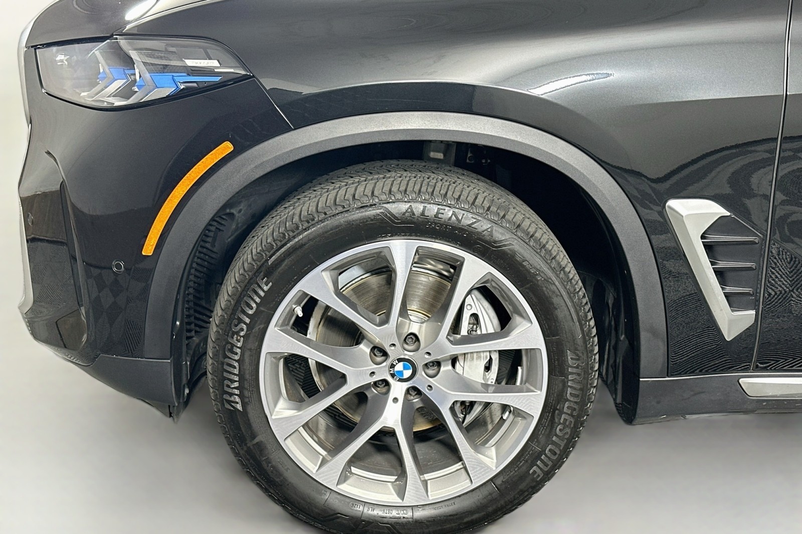 Used 2025 Black Sapphire Metallic BMW sDrive40i image 11
