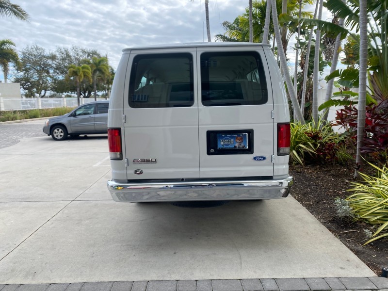 2008 Ford Econoline Wagon XLT 15 PASSENGERS E350 CLEAN in , 