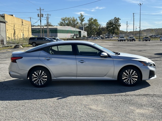 2023 Nissan Altima 2.5 SV 2