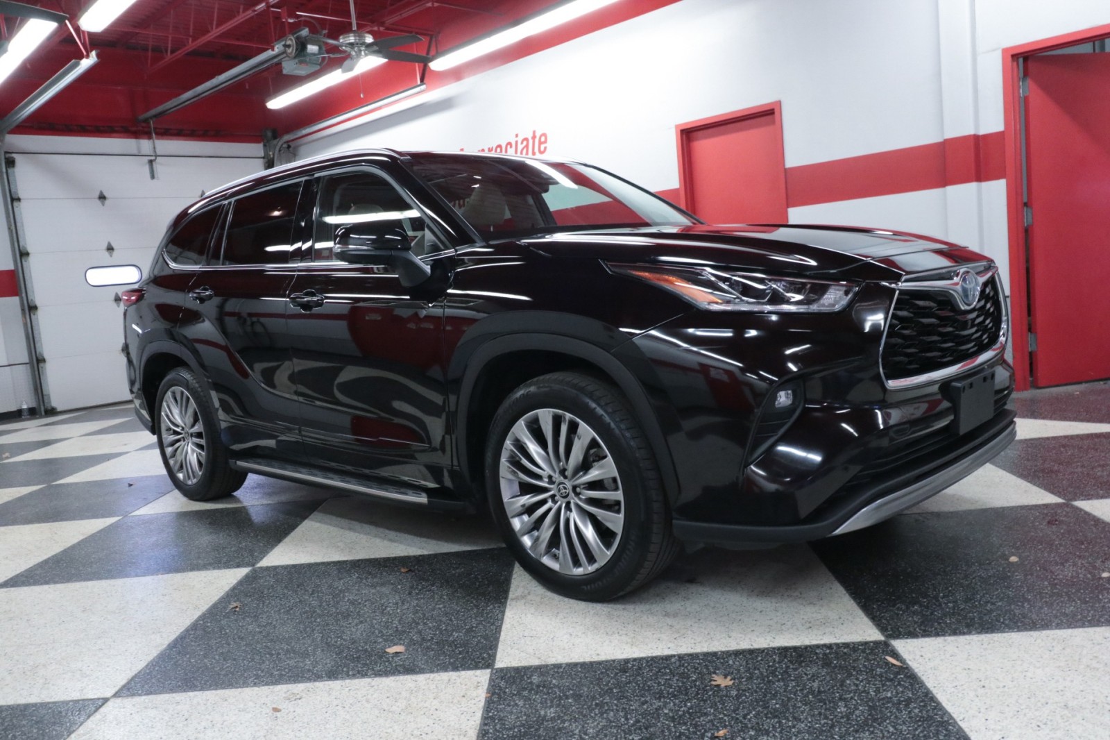 Used Car 2022 Toyota Highlander  Hybrid Platinum For Sale Under $40,000 In Austin, Texas