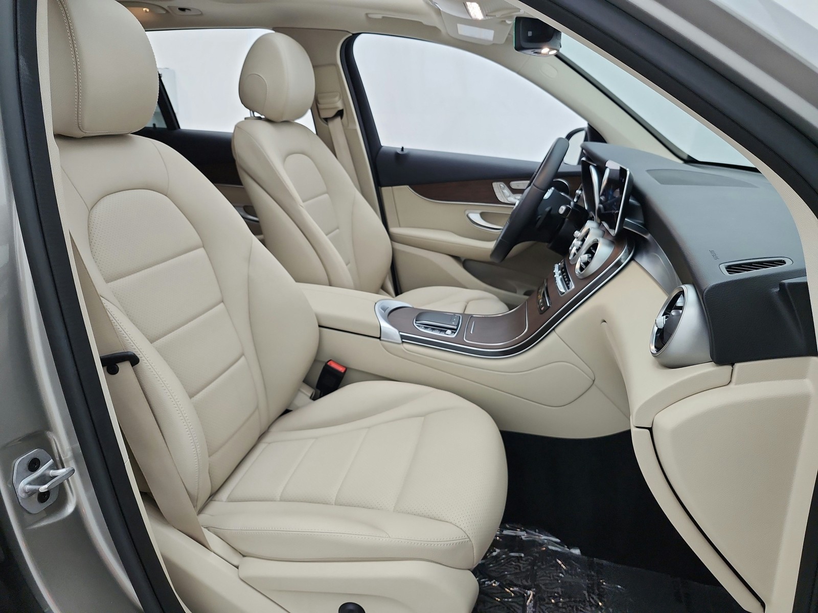 Used 2022 Mojave Silver Metallic Mercedes-Benz GLC 300 SUV image 26