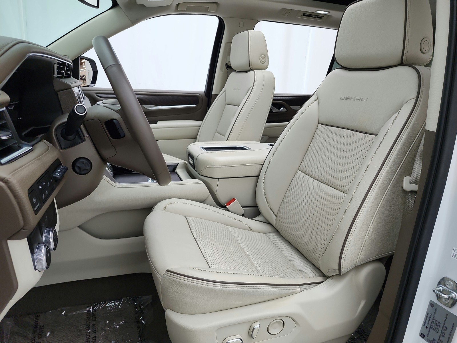 Used 2022 White Frost Tricoat GMC 2WD 4dr Denali image 13