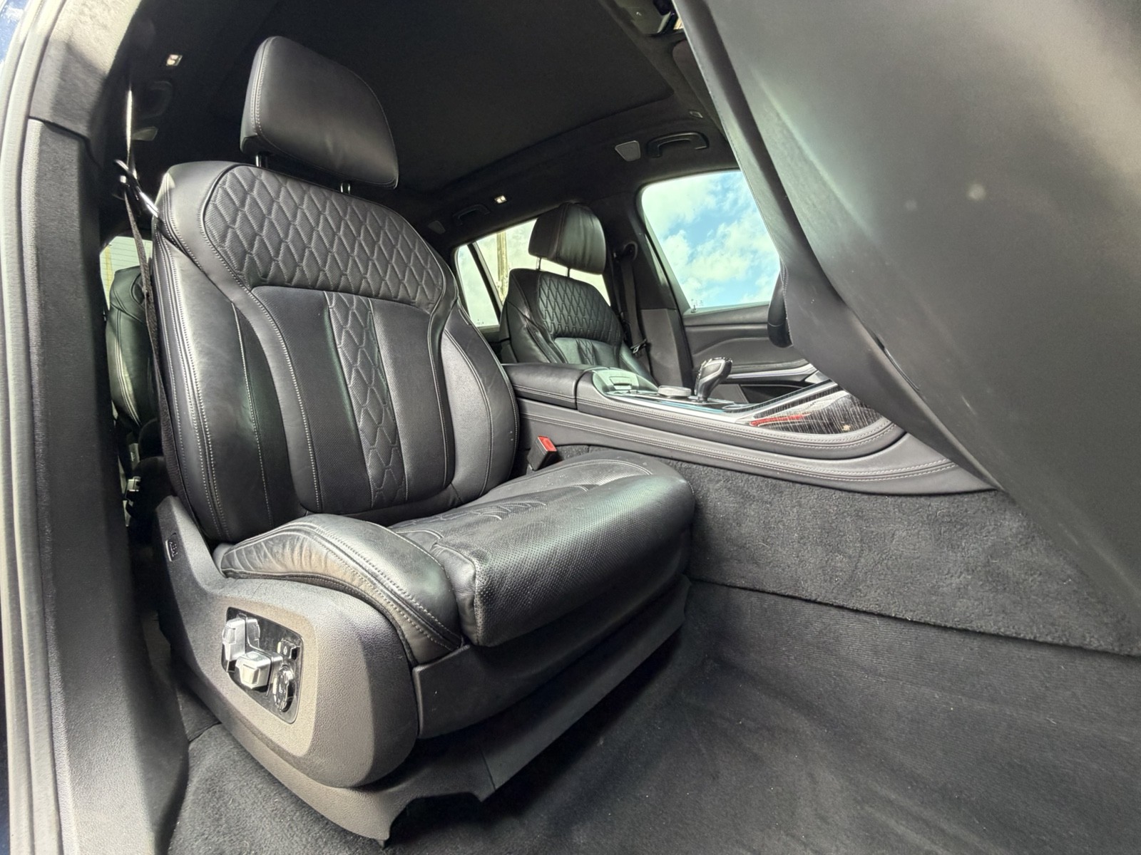 2020 BMW X7 - $33,988