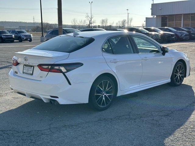 2022 Toyota Camry SE 3