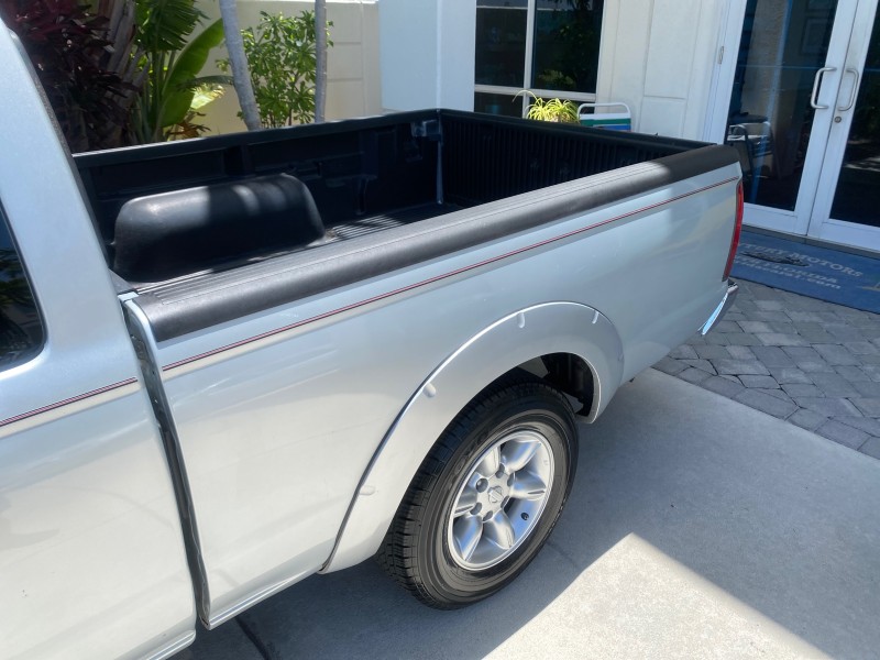 2002 Nissan Frontier 2WD XE XCAB 5 SPD AC 4 CYL in ,