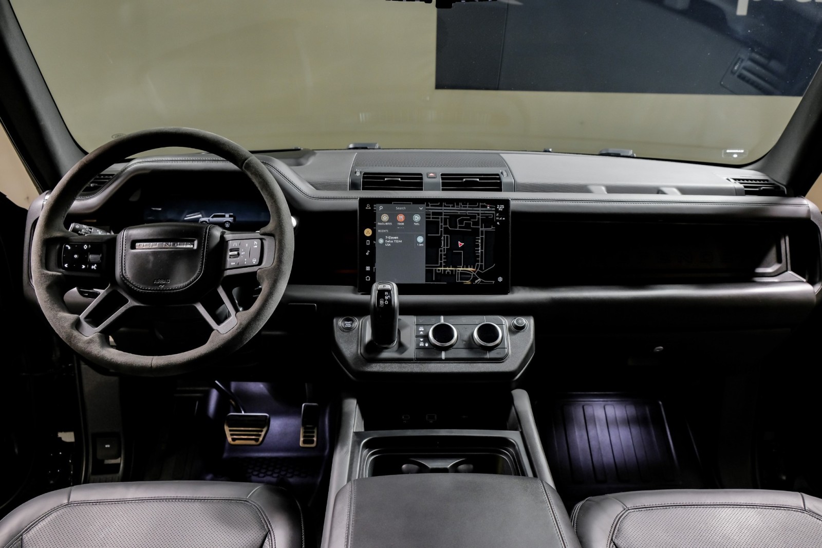2023 Land Rover Defender V8 13