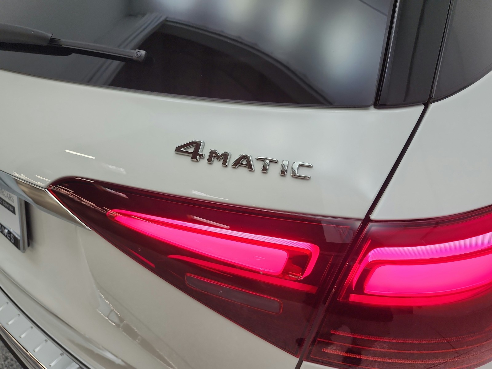 New 2026 MANUFAKTUR Moonlight White Metallic Mercedes-Benz GLE 450 image 15