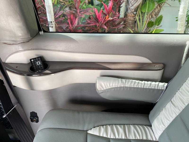 2013 GMC SAVANA HI TOP CONVERSION HANDICAP LIFT LOW MILES 24,857 in , 