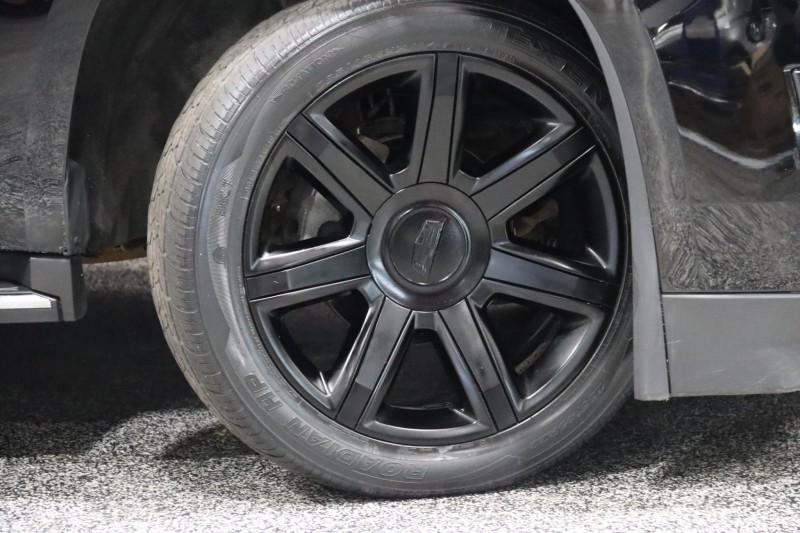 2016 Cadillac Escalade ESV Luxury Collection 4WD 4dr Suv in , 