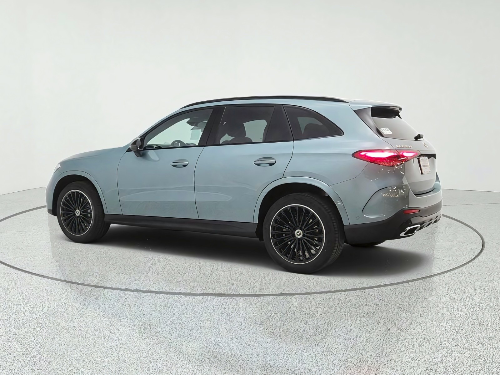 New 2027 Verde Silver Metallic Mercedes-Benz GLC 300 SUV image 7