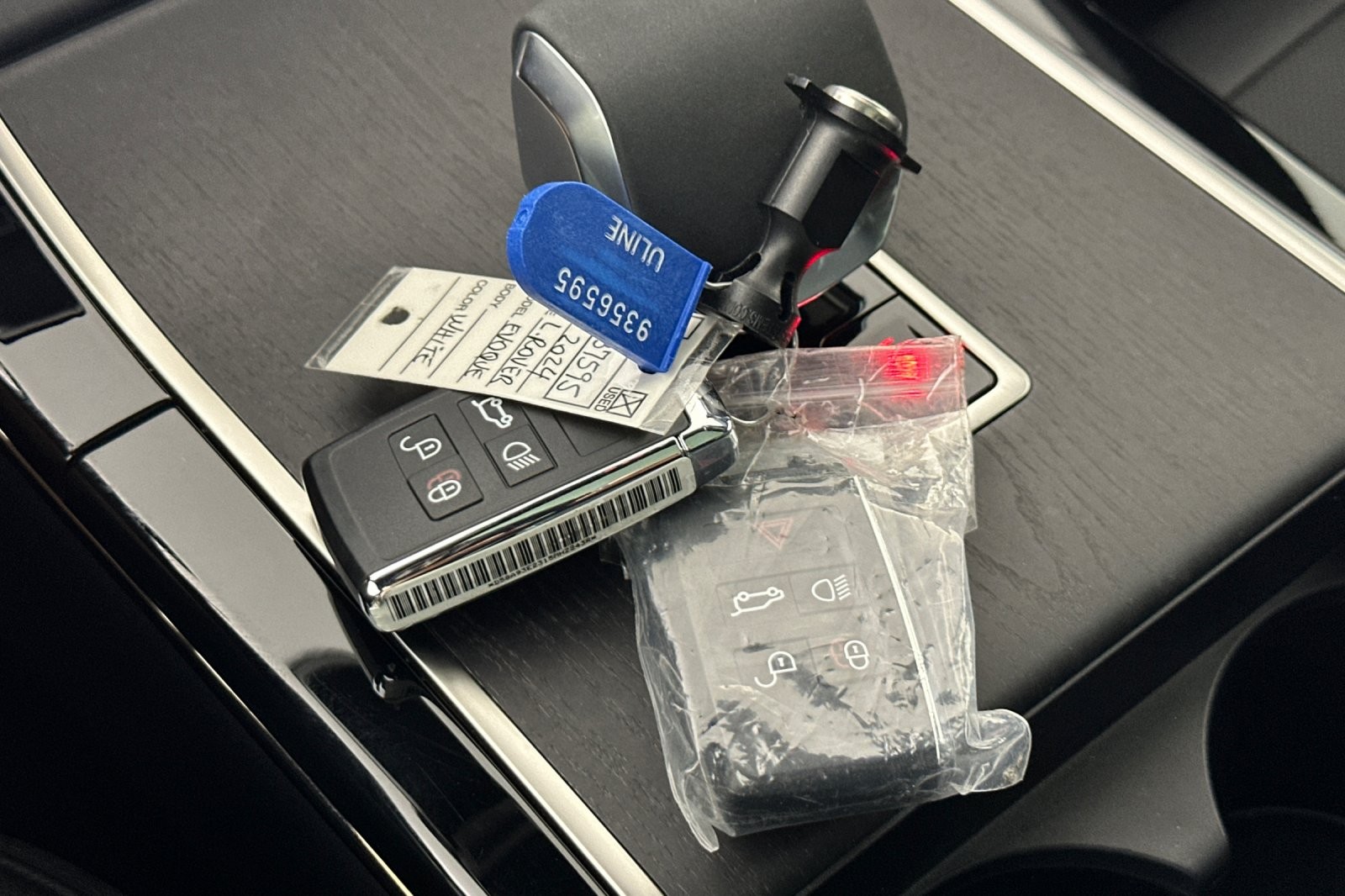 Used 2024 Fuji White Land Rover Dynamic SE AWD image 24