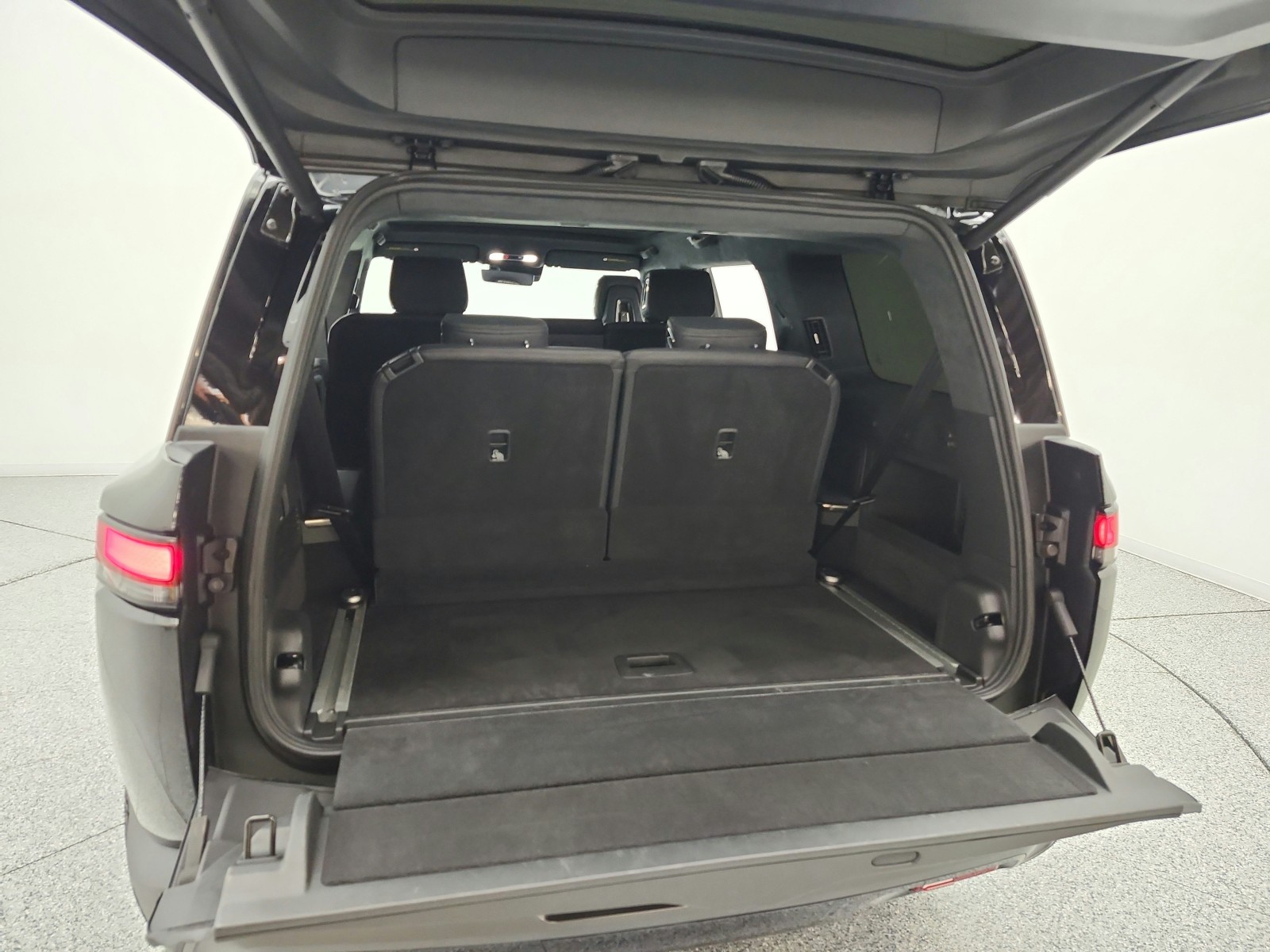 Used 2025 Midnight Rivian Adventure image 21