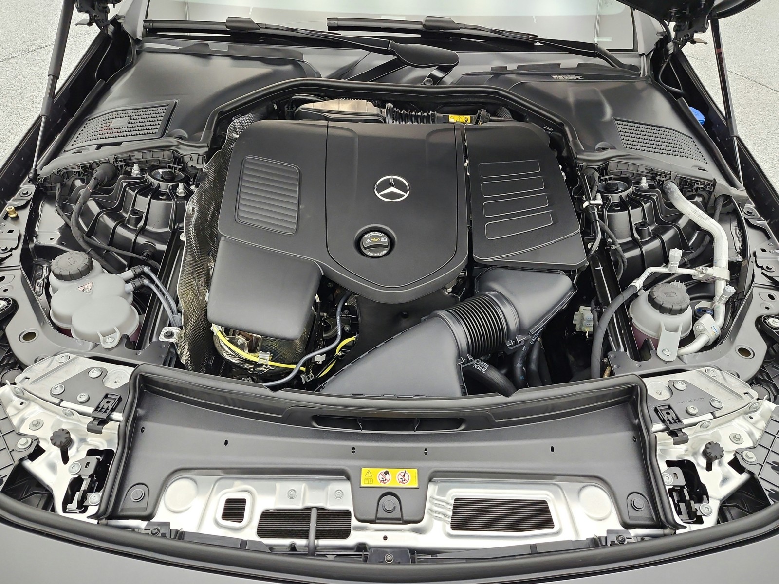 New 2026 MANUFAKTUR Graphite Grey Magno Mercedes-Benz CLE 300 image 13