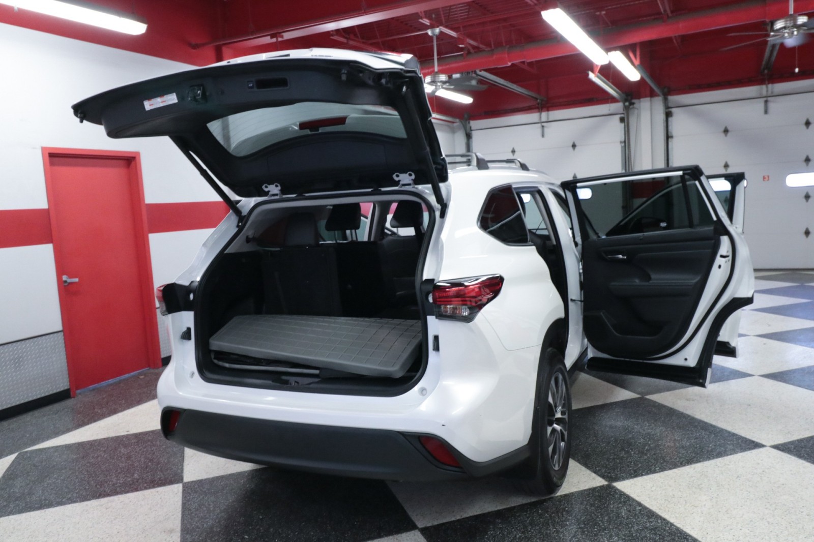 Used Car 2023 Toyota Highlander  Xle For Sale Under $40,000 In Austin, Texas