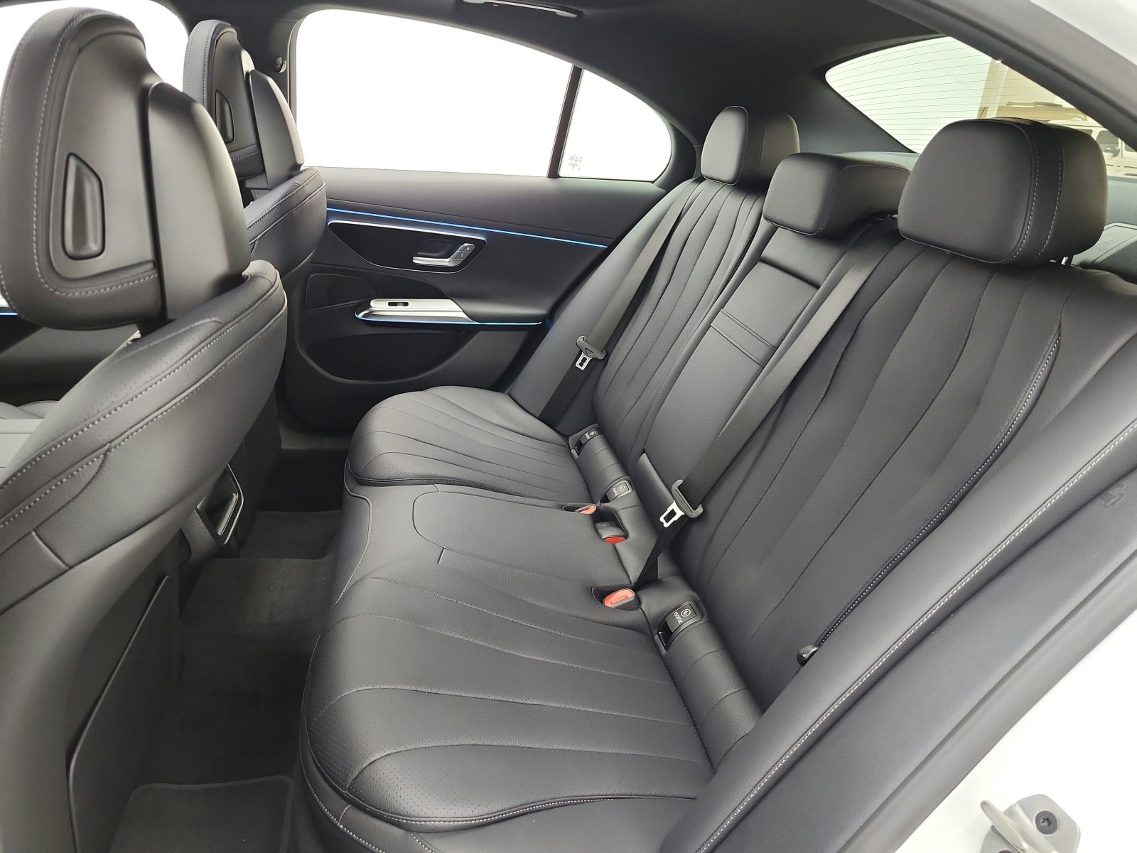 New 2026 Polar White Mercedes-Benz E 350 RWD Sedan image 11