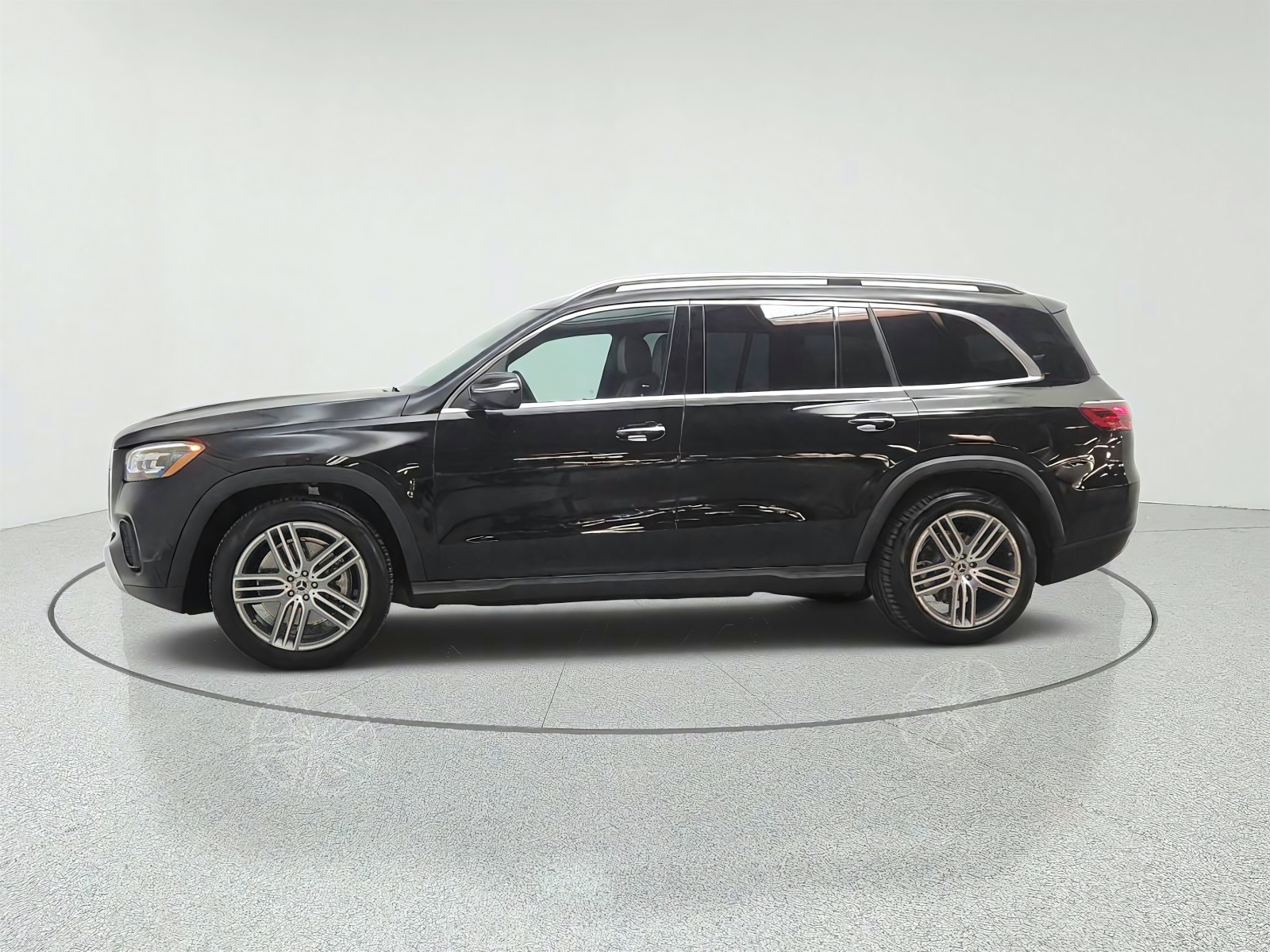 Certified Used 2026 Obsidian Black Metallic Mercedes-Benz GLS 450 4MATIC® SUV image 8