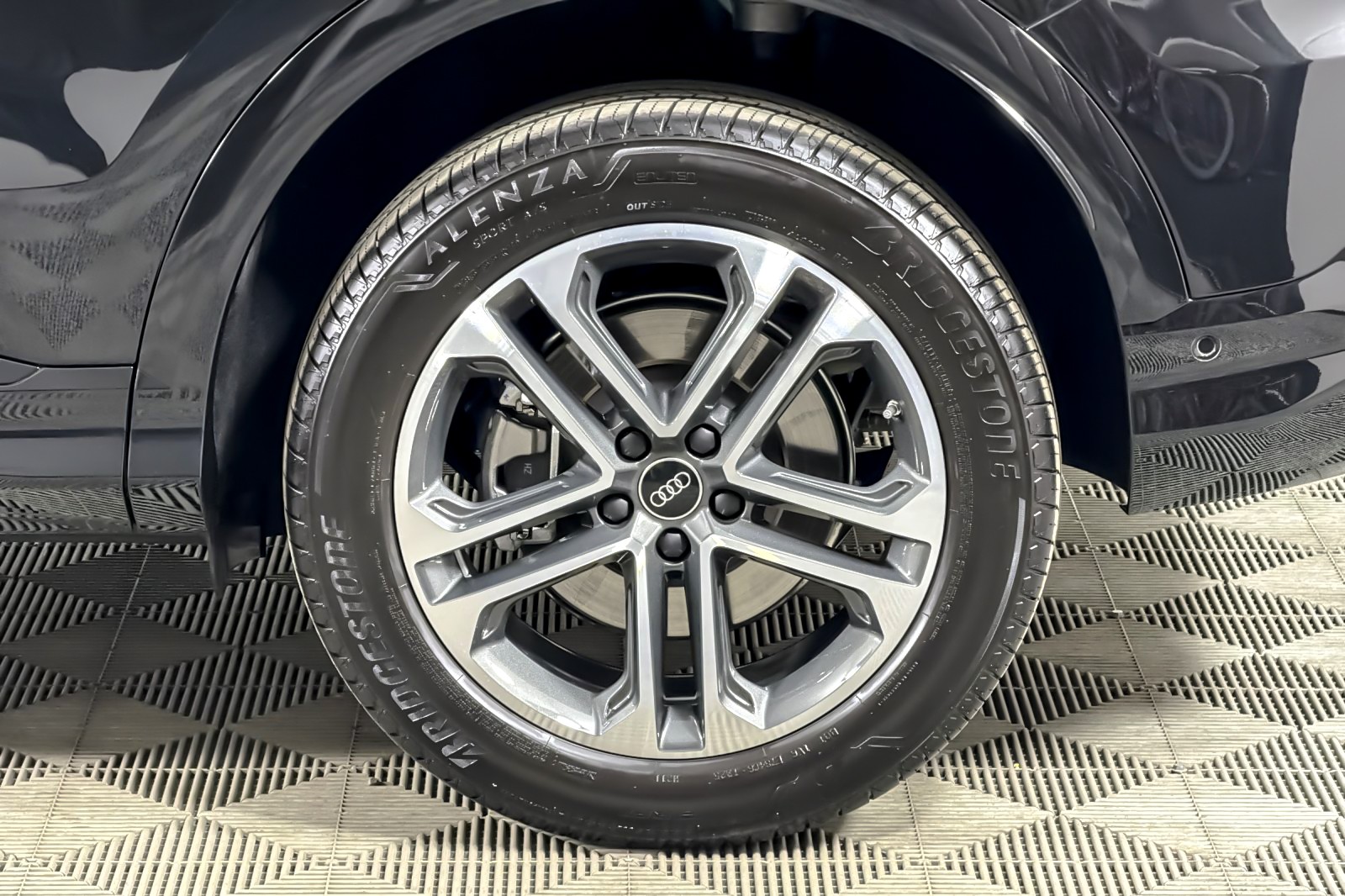 Used 2025 Mythos Black Metallic Audi Premium 2.0 TFSI quattro image 26