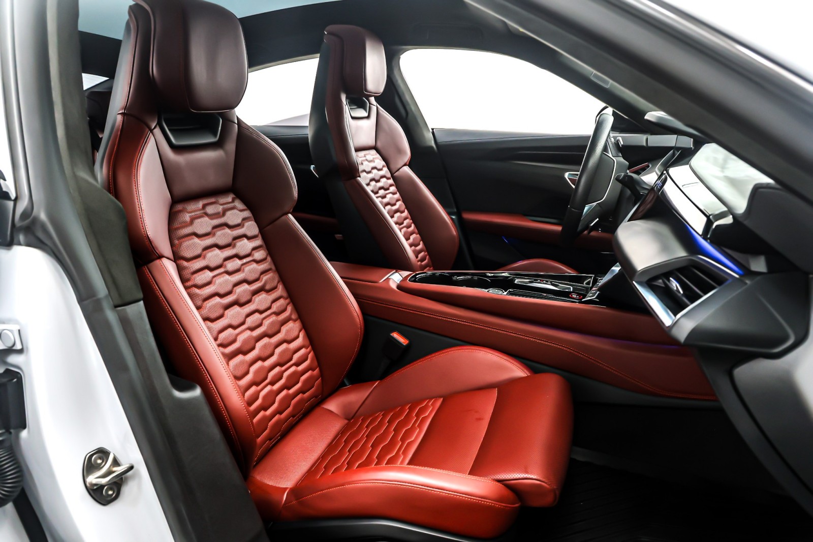 Used 2024 Suzuka Gray Metallic Audi quattro image 8