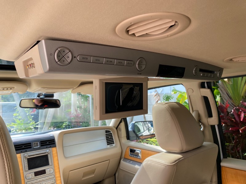 2010 Lincoln Navigator 4WD SUNROOF LOW MILES 31,209 in , 