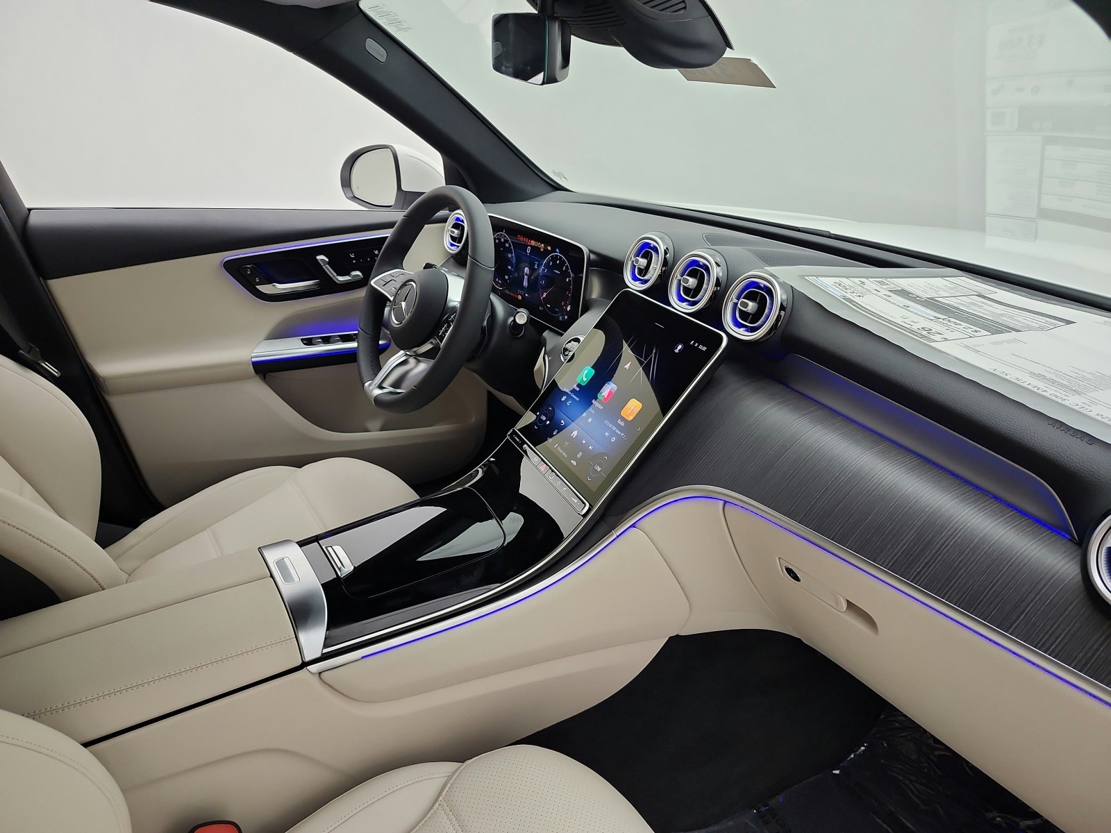 New 2026 Polar White Mercedes-Benz GLC 300 4MATIC® SUV image 15