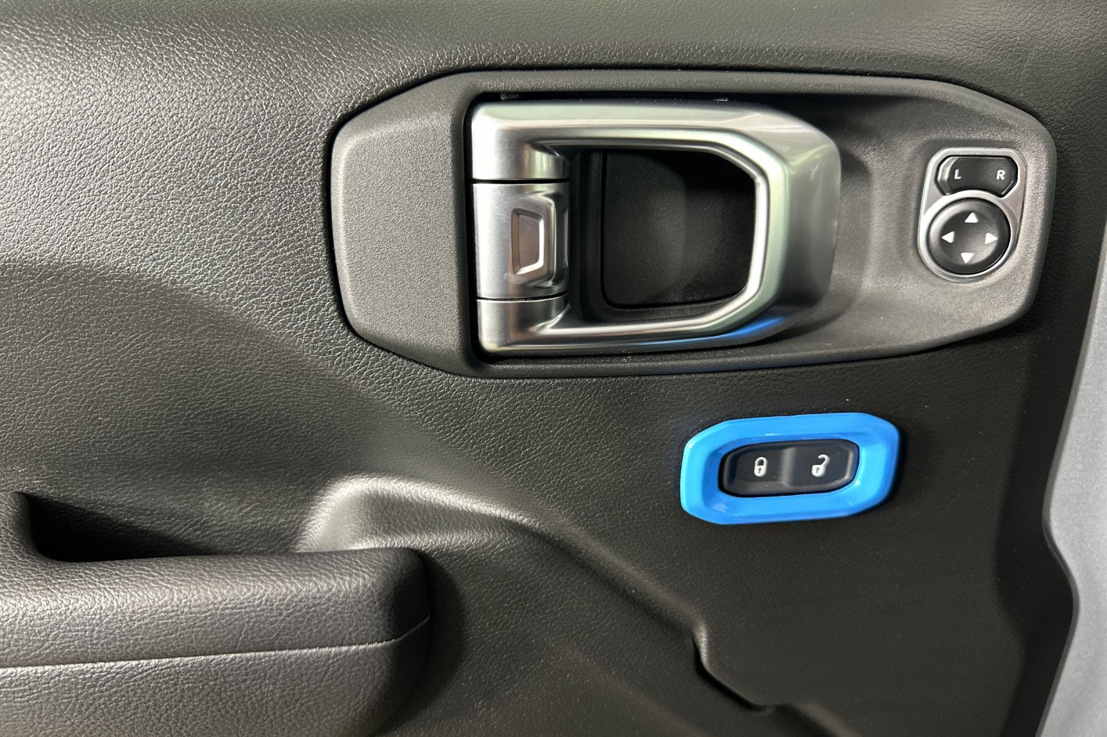 Used 2024 SILVER Jeep Sport S image 10