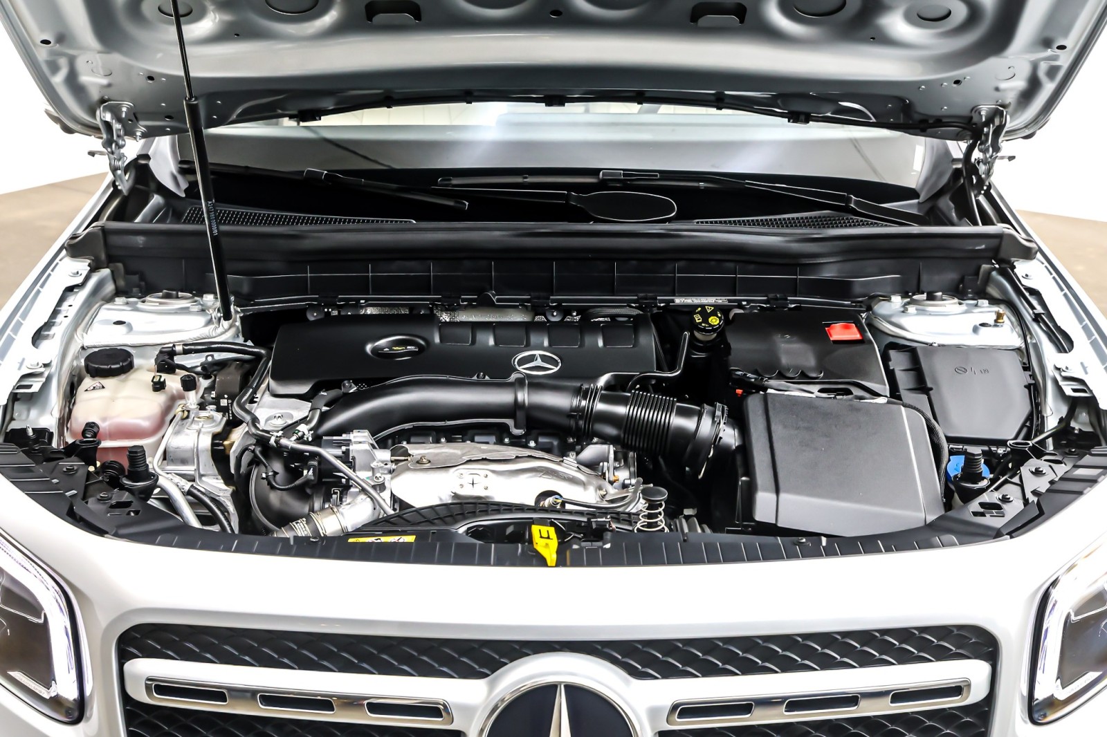 Used 2022 Iridium Silver Metallic Mercedes-Benz GLB 250 SUV image 12