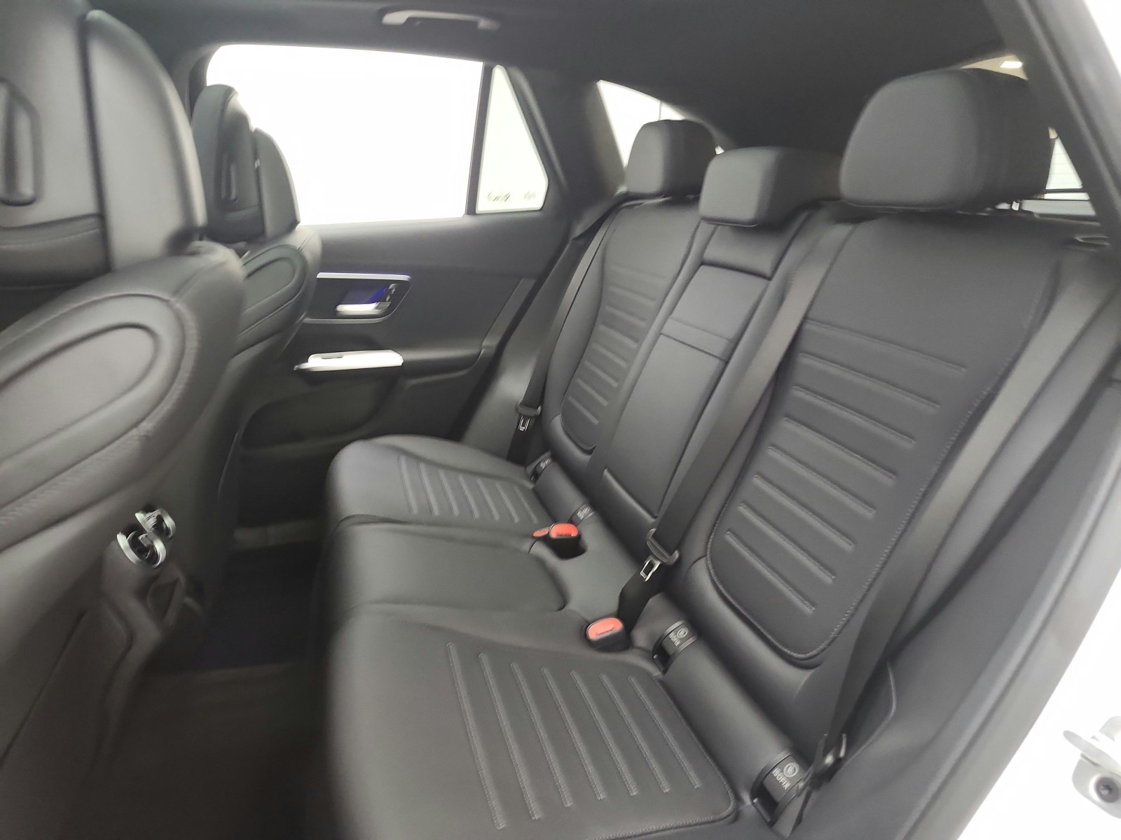 New 2026 Polar White Mercedes-Benz GLC 300 image 13