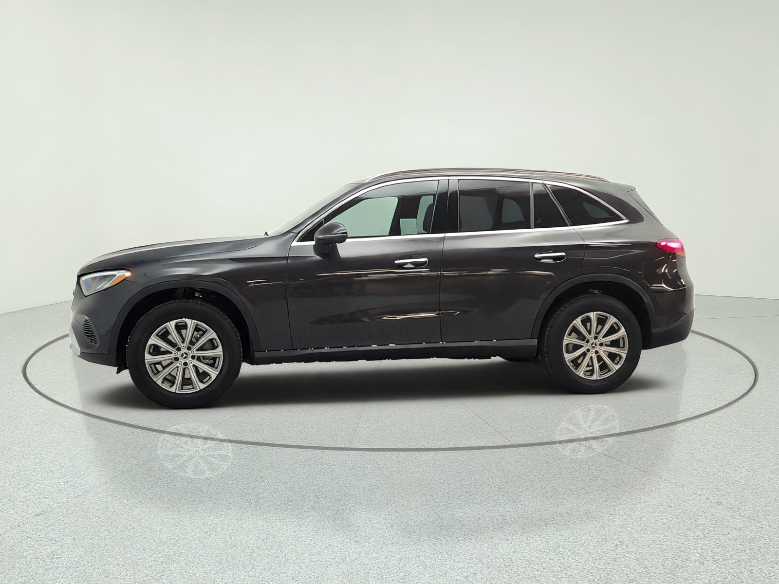 New 2027 Graphite Grey Metallic Mercedes-Benz GLC 300 SUV image 8