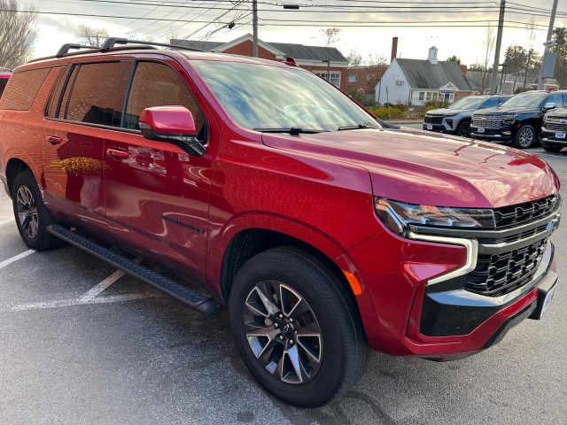 2021 Chevrolet Suburban Z71 Signature Pkg with Center Buckets 7