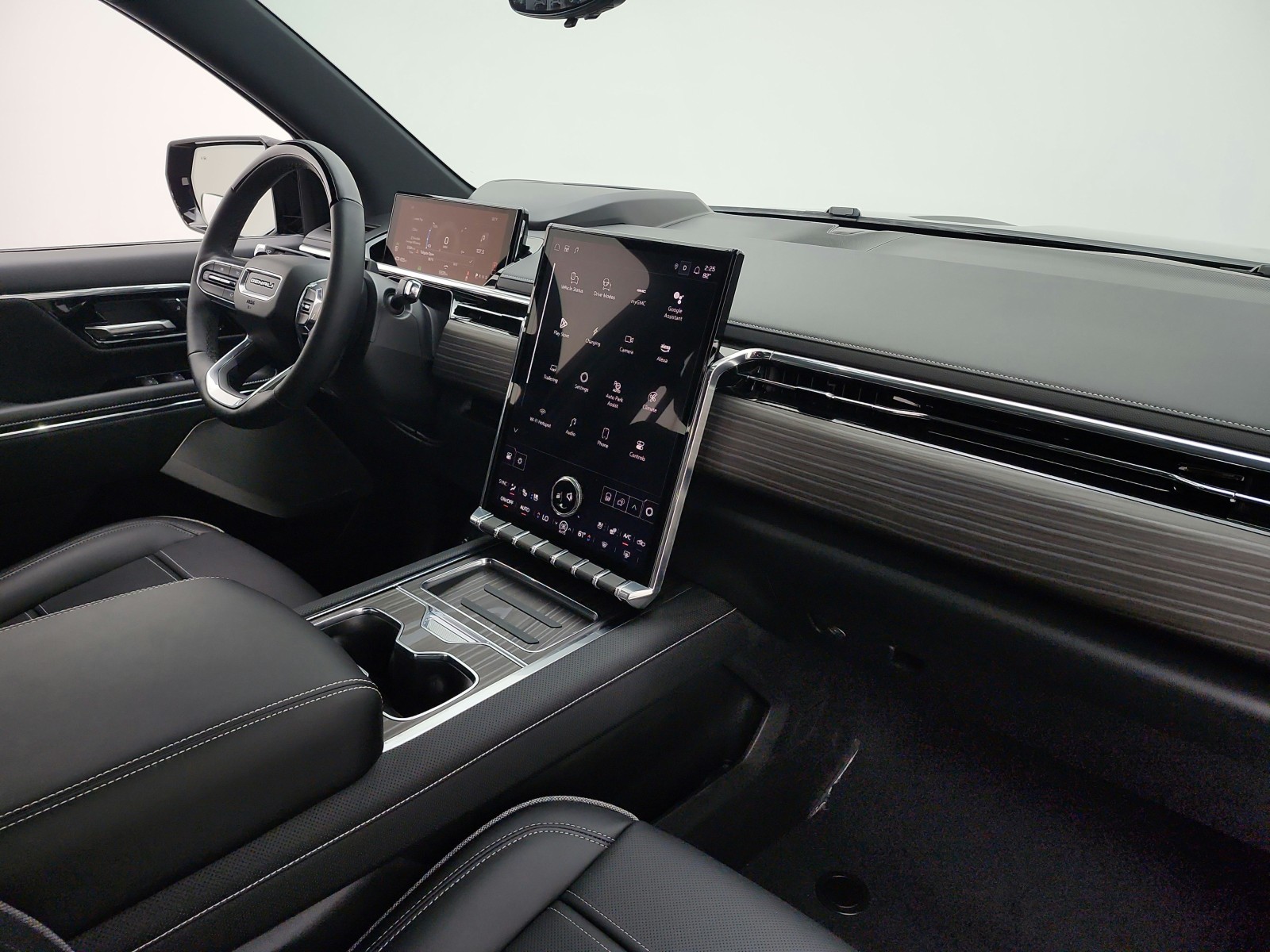 Used 2025 Onyx Black GMC e4WD Crew Cab Max Range Denali image 19