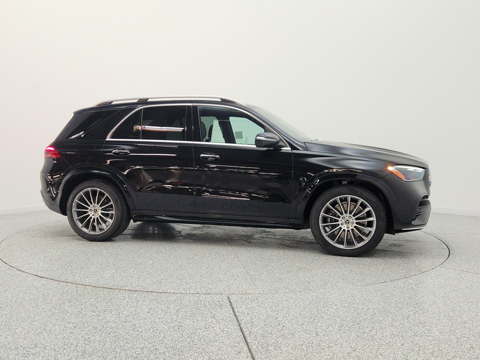 New 2026 Obsidian Black Metallic Mercedes-Benz GLE 580 4MATIC® SUV image 4