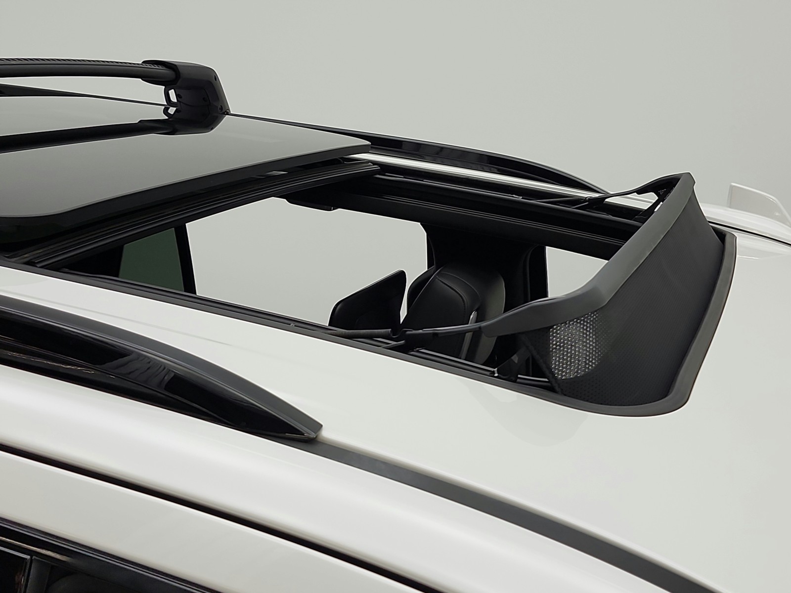 Used 2022 Crystal White Tricoat Cadillac 4WD 4dr Sport Platinum image 24