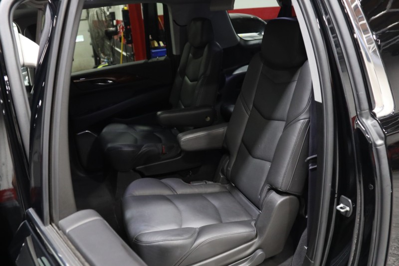 2016 Cadillac Escalade ESV Luxury Collection 4WD 4dr Suv in , 