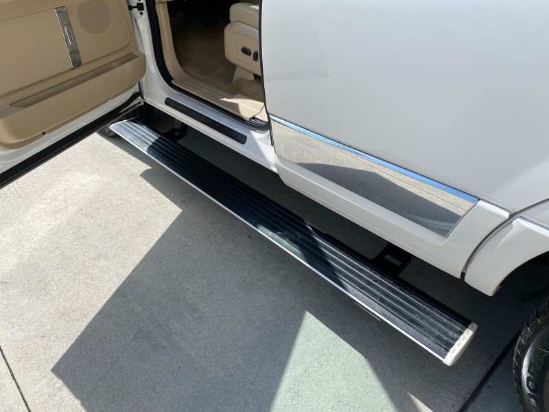 2010 Lincoln Navigator 4WD SUNROOF LOW MILES 31,209 in , 
