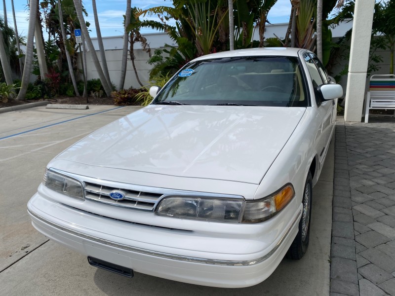 1995 Ford Crown Victoria LOW MILES 43,331 in , 