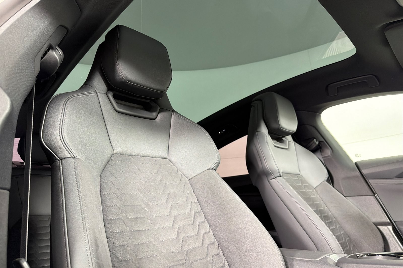 Used 2024 Daytona Gray Pearl Effect Audi Premium Plus quattro image 15