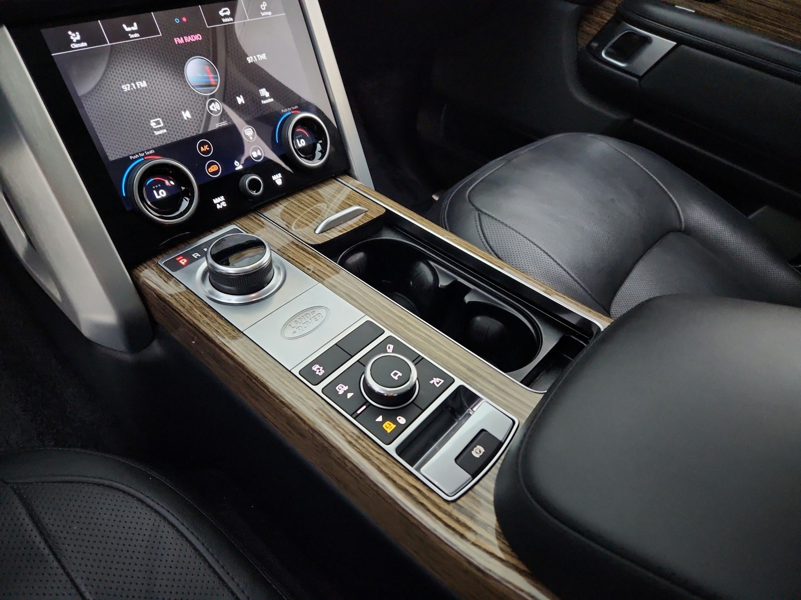 Used 2021 EIGER GREY Land Rover Westminster image 22